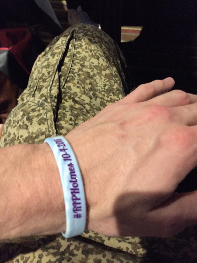 ginjaninja33's tweet photo. Selling 5 bracelets for the best cause come to tsunamis to help support our dear friend #RIPHolmes https://t.co/DfNwDG6Qkk