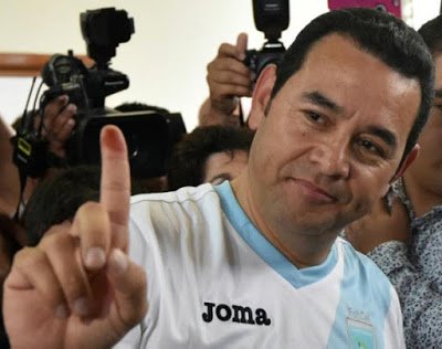 Omojuwa's tweet photo. Popular Comedian Wins Presidential Election In Quatemala https://t.co/RpyKPERqPd https://t.co/vLnI3MiebA