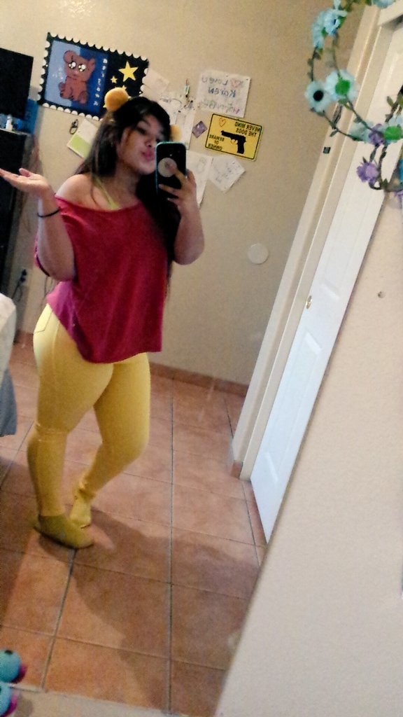 DuhItsKaren's tweet photo. Im winnie the pooh for #IDGAFDay since @salicerose  looks like piglet from winnie the pooh ♡♡ i love you https://t.co/qwCd8utNlR