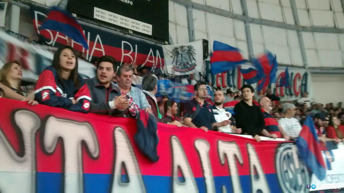 FotosSL's tweet photo. Aca esta tu Gente #BasquetSL #VamosCiclon https://t.co/eG0Daj0CCD