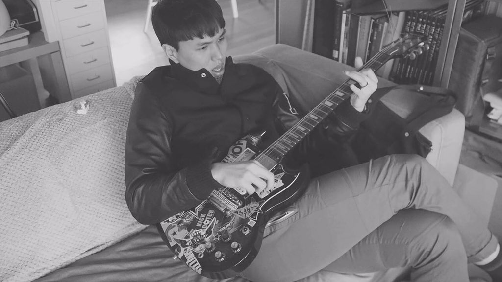 shuttleloop's tweet image. 셔틀루프의 새 앨범에 수록된 &apos;This is a Winter Song&apos;의 뮤직비디오가 공개되었습니다. - youtu.be/vbhg0KVZrRg