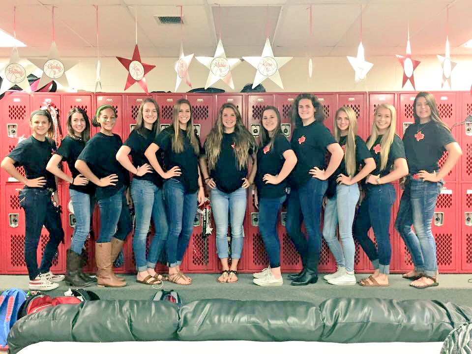 rileyduzenack's tweet photo. everyone plz come support us tomorrow night @ 5:30. wear red &amp; be loud❤️🏐 #seniornight #packthebirdcage #beatbonham https://t.co/oepdeqxqKH