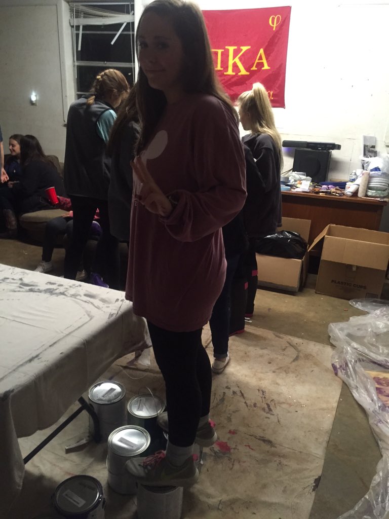sarah_on_stuff's tweet photo. Sarah on paint #homecomingfestivities https://t.co/n0nSuobvXr