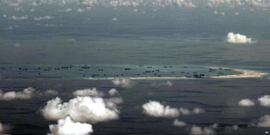 BBCNorthAmerica's tweet photo. US Navy announces plans to sail ship near China-built islands in South China Sea https://t.co/oNdI0PNRlt https://t.co/DPYxgjOBGE