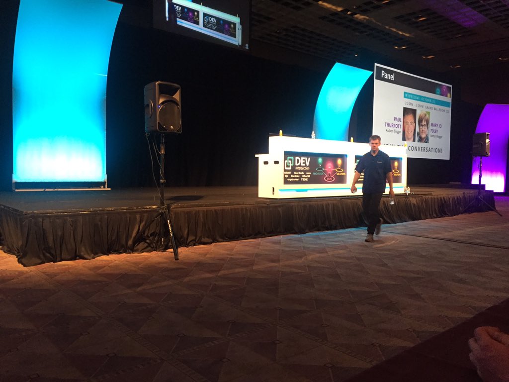 Whoho, ring side! #devintersection