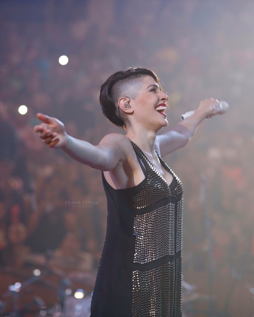 Franciscolermag's tweet photo. Muchas gracias @haashoficial por traer su bella voz y esos momentos a Cd. Victoria ,  son las mejores 🙌🏻  🌹🌹🌹 https://t.co/rEmIK3ewaS