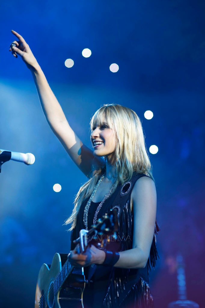 Franciscolermag's tweet photo. Muchas gracias @haashoficial por traer su bella voz y esos momentos a Cd. Victoria ,  son las mejores 🙌🏻  🌹🌹🌹 https://t.co/rEmIK3ewaS