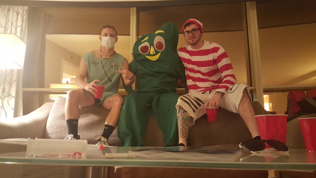 MonkMonkerson's tweet photo. The whole squad on point. #paylars https://t.co/sGa5C55JAX