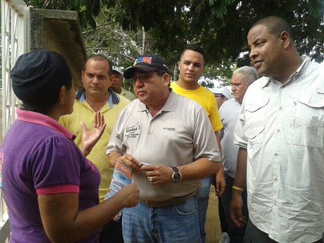 AvilioTroconiz's tweet photo. Humillan a madres venezolanas pidiéndoles la partida de nacimiento del bebé para comprar pañales #MaduroSaqueador https://t.co/H5EGIcZIGJ
