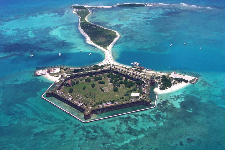 Piclogy's tweet photo. Fort Jefferson, #Florida | Photography by ©National Park Service https://t.co/YtCLYyMgmA