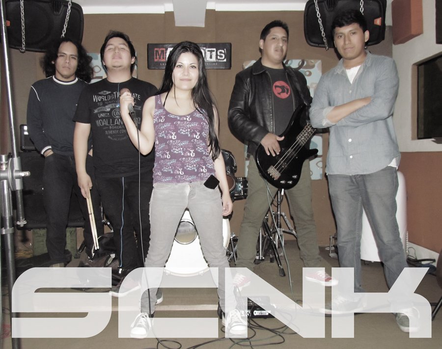 jmsantamarias's tweet photo. #ensayo #music #rockperuano #Scnk #sincronika #rock #nuevo Ensayo de la banda Sincronika https://t.co/F2T6xmi29v