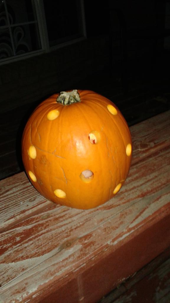 justjessmay's tweet photo. #pumpkincarving #halloween https://t.co/lMMvVB291H