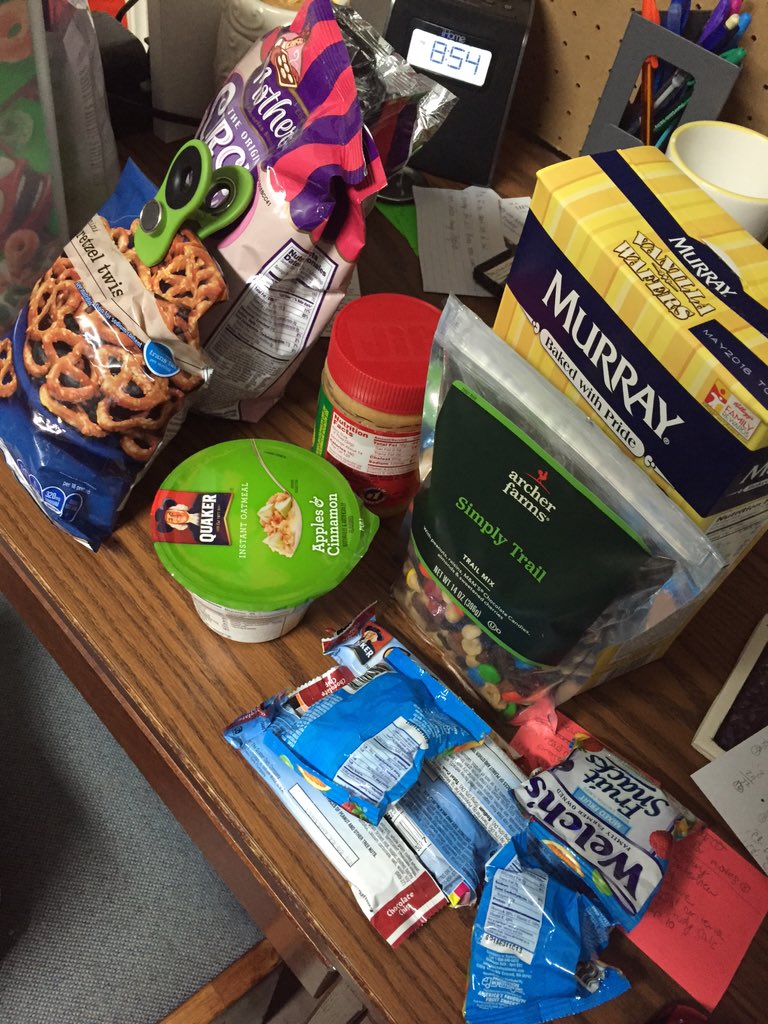 hannahxbartel's tweet photo. When hotel breakfast is $18 and you ain't making extra stops. #ConventionProbs https://t.co/19IZ0b5I6E