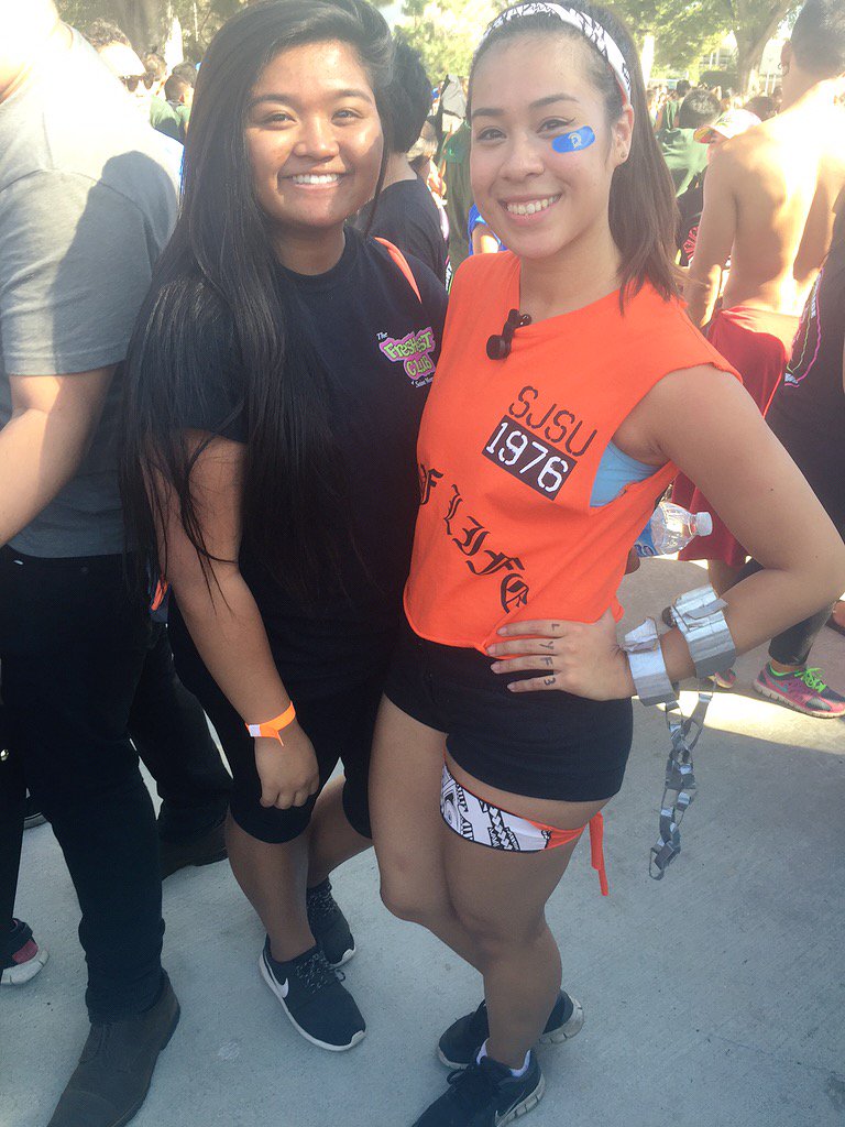 OhSillyStacy's tweet photo. When you see one of your girls after hella long pt. 2: Friendship Games edition 😂💞 #FG2K15 #thatlastonethough https://t.co/r8UjrmW2jl