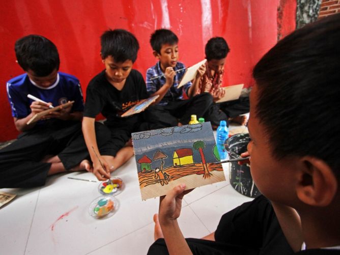 Metro_TV's tweet photo. Yatim Piatu Tangsel Dapat Santunan dan Pelatihan Bahasa Asing https://t.co/uAkcmopadW https://t.co/rXJsfjPNF5