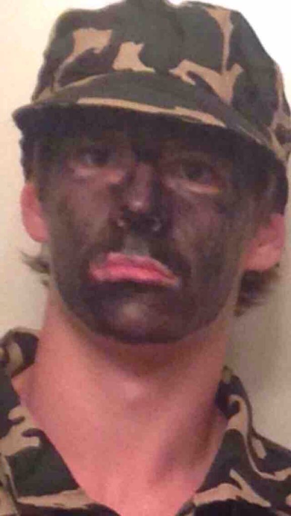 readebeers's tweet photo. Tayler:I like boys in camo.                  Josh: https://t.co/Vpur7lMlO9