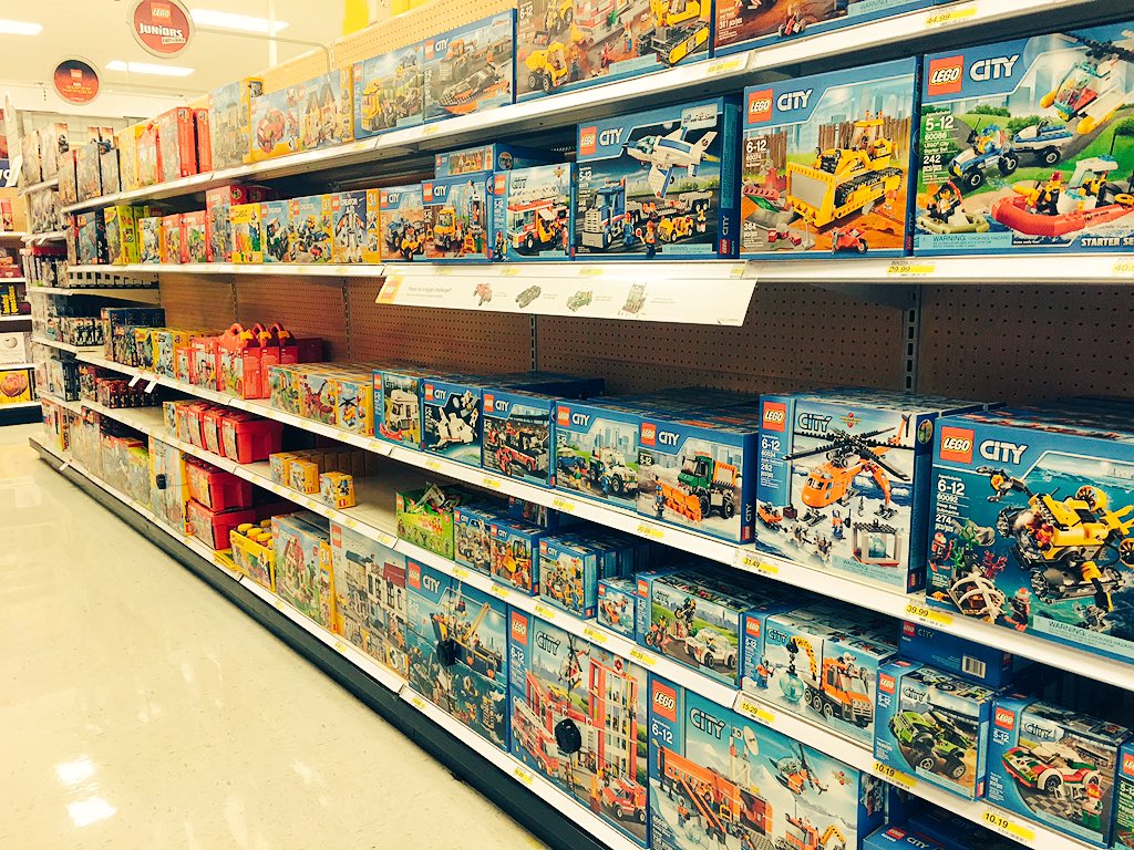WhitneyHernan20's tweet photo. Some beautiful looking mid-day zones in toys! 😊👍🏽🎯 #BestTeamEver #OneStoreOneGoal #BestStoreEver #771 https://t.co/mLW8K7M1wz