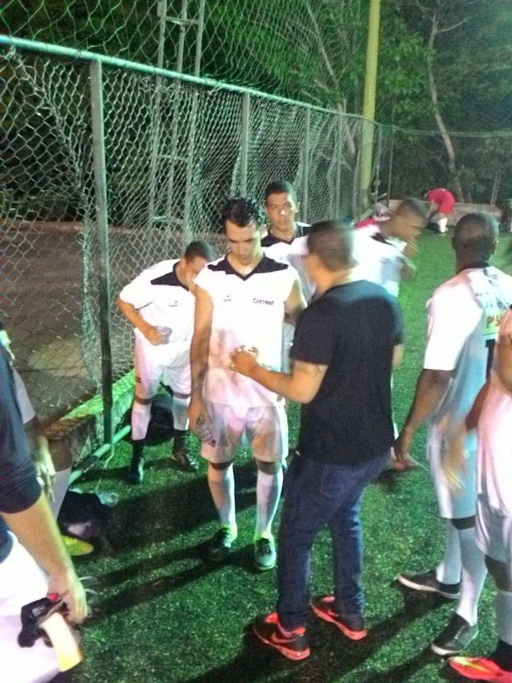 CopaTopperssa's tweet photo. Jogadores do @correio24horas dizem que @GalaticosOnline achou o gol e apostam na compactação.
#Campo2 #CopaTopper https://t.co/iPwrdILvXl
