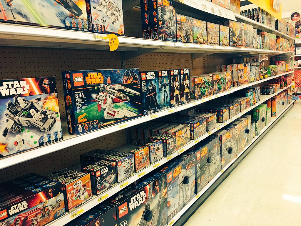 WhitneyHernan20's tweet photo. Some beautiful looking mid-day zones in toys! 😊👍🏽🎯 #BestTeamEver #OneStoreOneGoal #BestStoreEver #771 https://t.co/mLW8K7M1wz