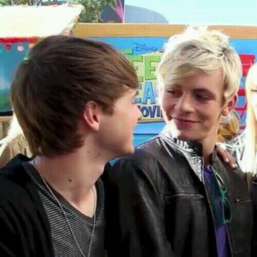 When our eyes meet. 😍