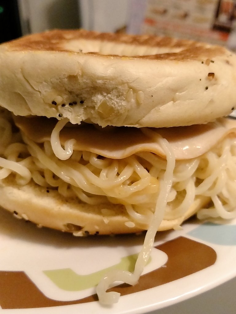 NicksFiefdom's tweet photo. Prepare yourself for the next big thing. Ramen Bagels. You heard it here 1st. #CollegeDiet #CarbsOnCarbs #WithTurkey https://t.co/hTGFnvp523