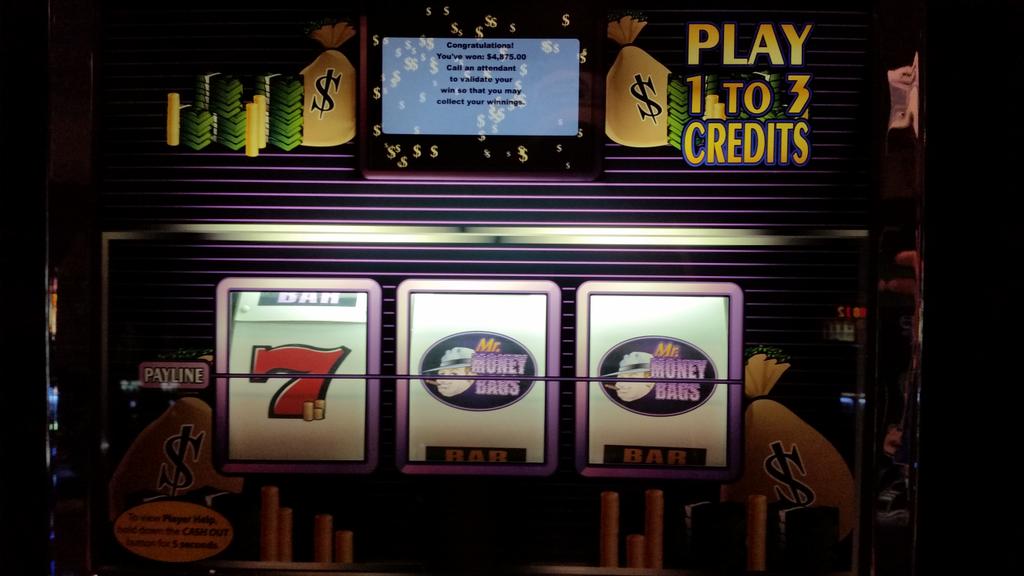 MavsManiaac84's tweet image. Hey @VGTInc @aristocratslots ....I love yalls machines! #RedScreen #Jackpot