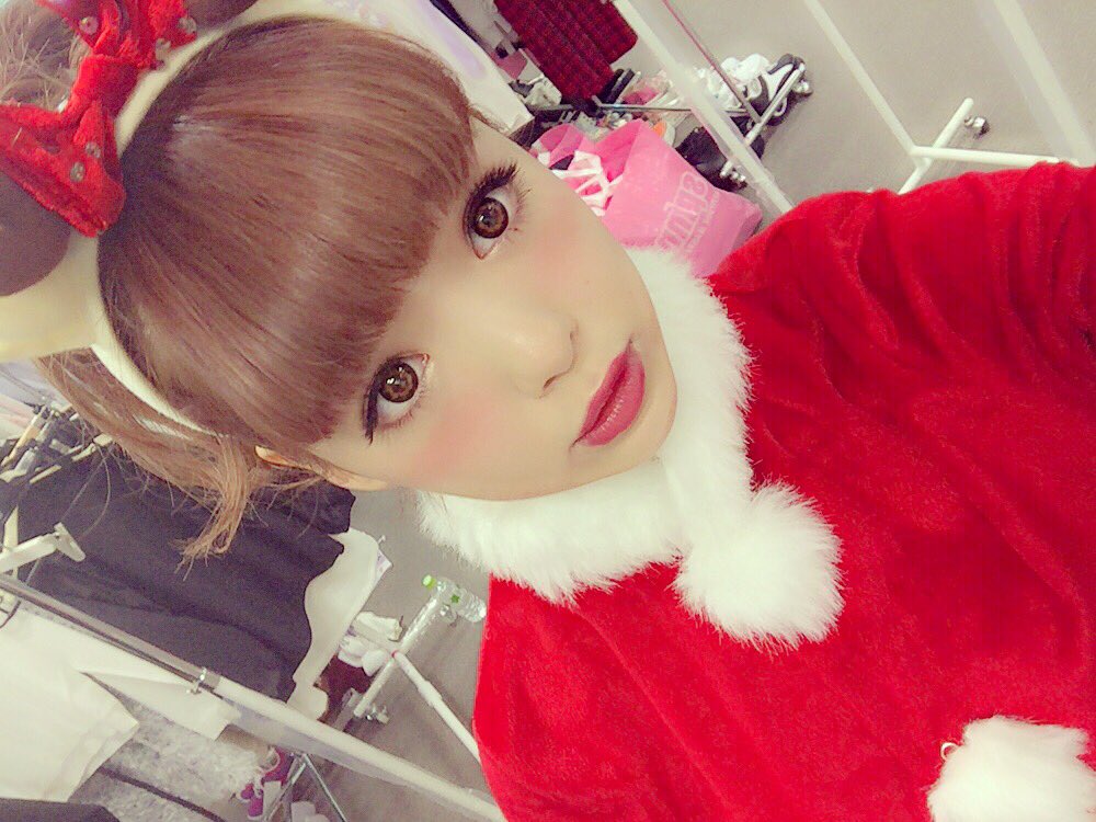 0220nicole's tweet photo. クリスマスなんてこさせません。
サンタに見せかけて悪サンタです。 https://t.co/jAJwtMJJW6