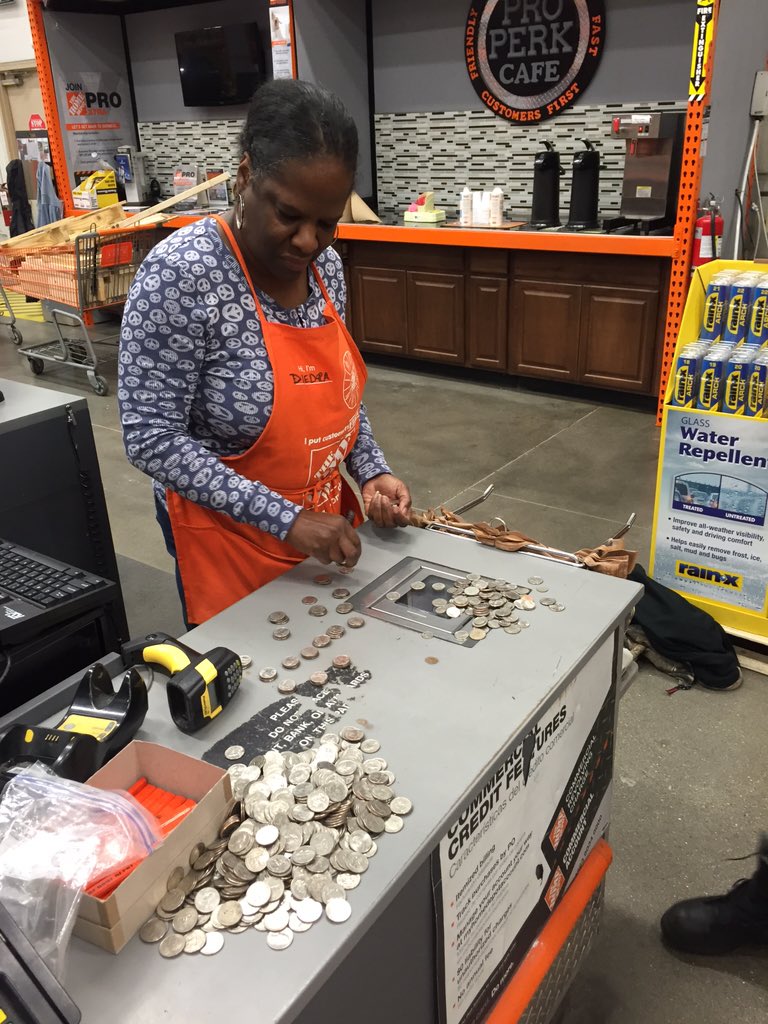 Blue92lx's tweet photo. Taking care of customer no matter how late or how many quarters!!!#nosetclosingtime https://t.co/aPbizRQ9bz