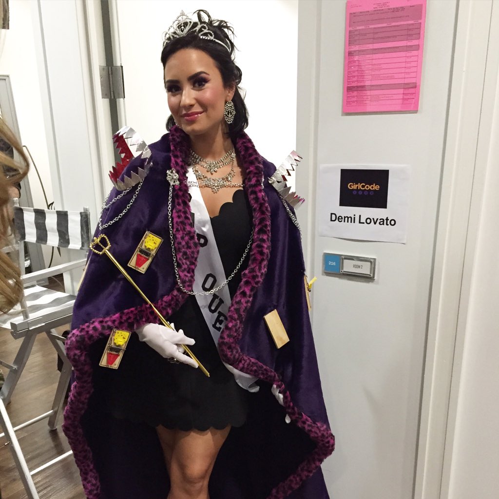 GirlCode's tweet photo. All new Halloween-themed episode of #GirlCodeLive with @ddlovato starts RIGHT NOW. https://t.co/yqYHwtMNYj