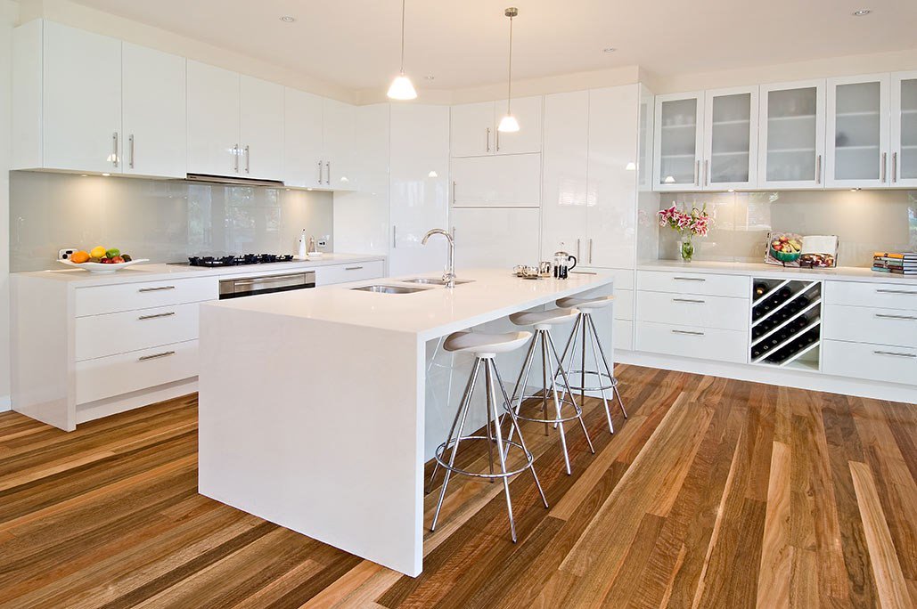 tkpkitchens's tweet photo. This gorgeous kitchen casts an amazing first impression of sleek simplicity: https://t.co/lJ3Tfnb0vI https://t.co/y0ozfL28mQ