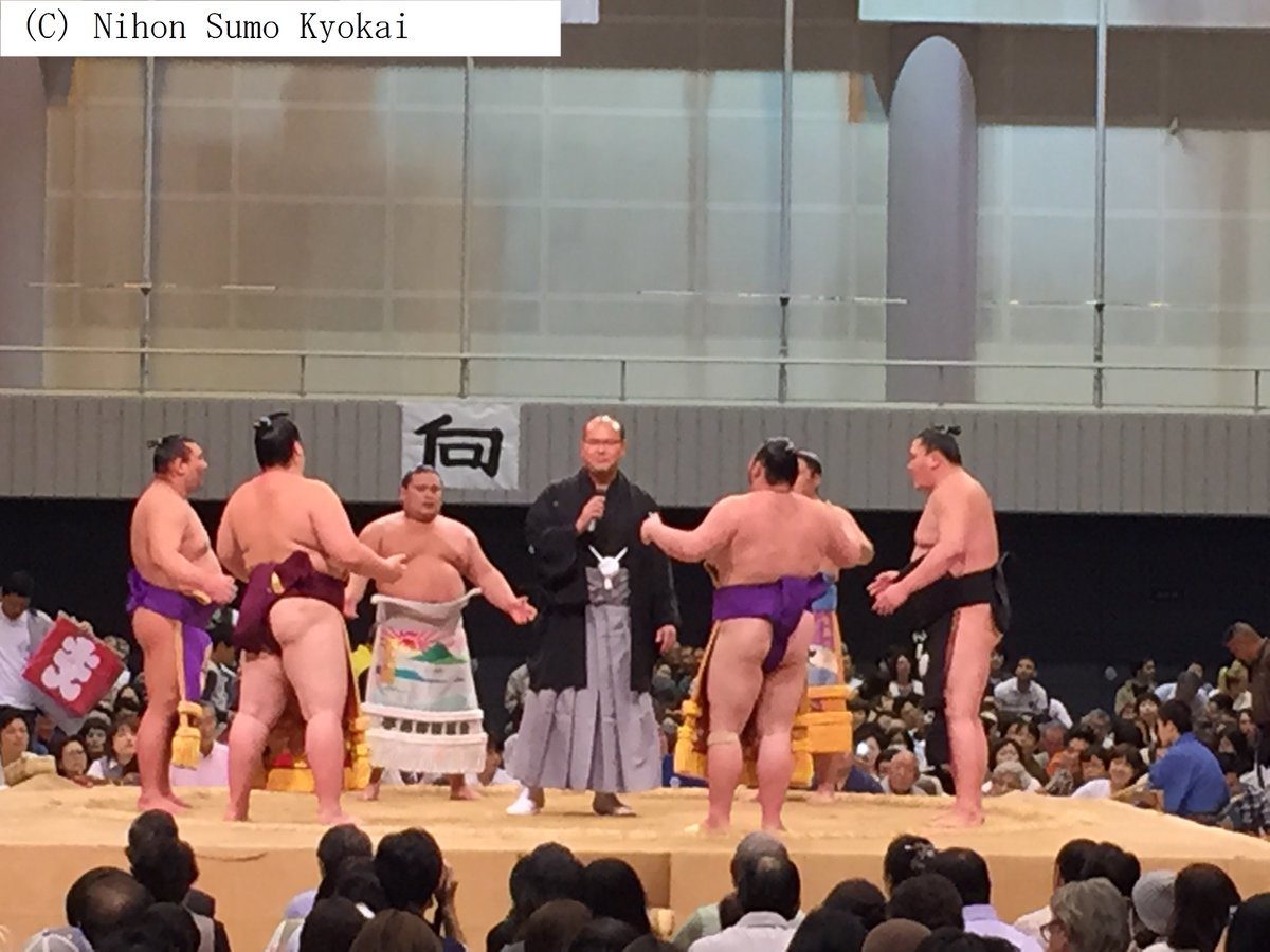 日本相撲協会公式 広島場所 土曜日 日曜日に行われました巡業の様子を紹介します 10月24日は東区スポーツセンターで広島 場所が行われました 相撲甚句では広島市出身の式秀親方 元 北桜 は紋付き姿で特別参加 Sumo T Co Badqx5azor