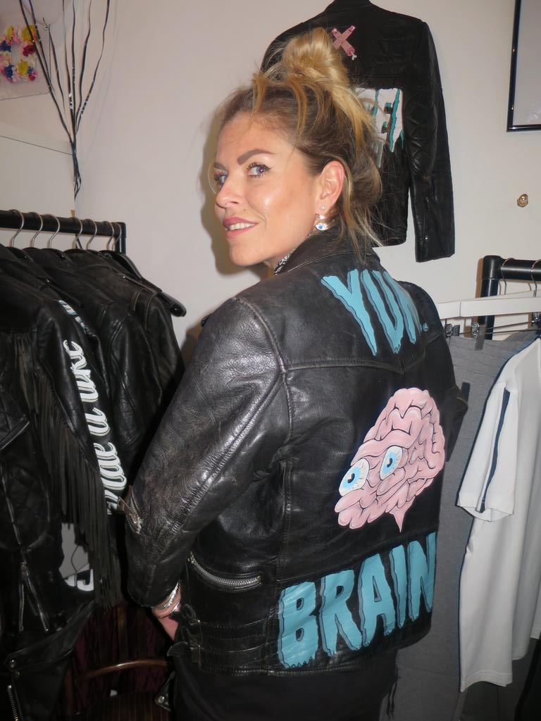 stephenmahoneym's tweet photo. #LaurieLee #customises #vintage #leatherjackets by #HandPainting them. You can #RockUp #knowing #Urs is a #original https://t.co/DpffAhUZ4Z