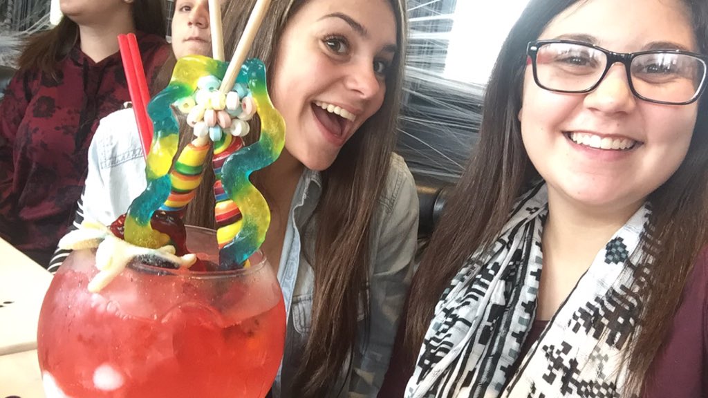 grmanno's tweet photo. Sugar factory to celebrate Nikki's birthday!😍🍭👑🎉1️⃣7️⃣💗 #happyalmostbday #sissy #bestfriend #2moredays #weluvcandy https://t.co/fpoAQwlfI4