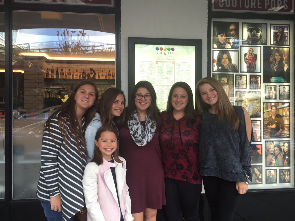 grmanno's tweet photo. Sugar factory to celebrate Nikki's birthday!😍🍭👑🎉1️⃣7️⃣💗 #happyalmostbday #sissy #bestfriend #2moredays #weluvcandy https://t.co/fpoAQwlfI4