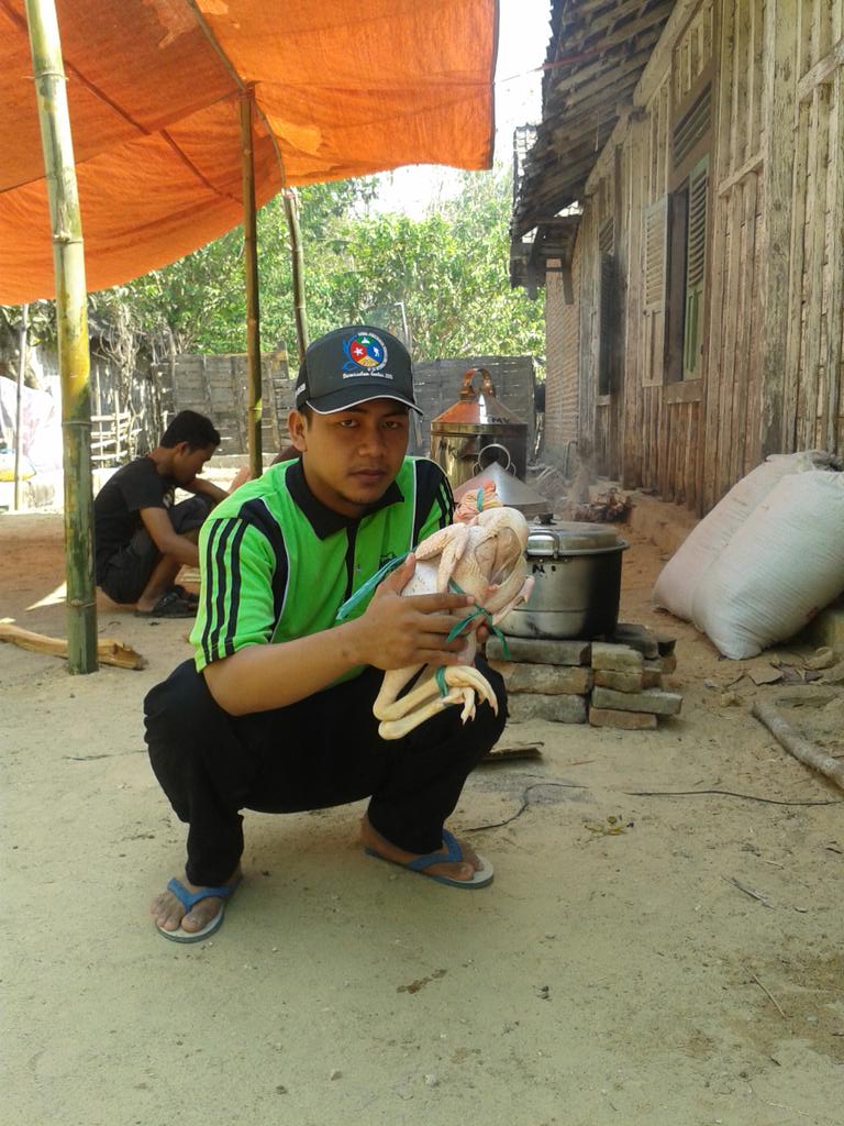 poeptupriyoo's tweet photo. Wayahe wayahe #ingkungAyam #SHTERATE Tuban 27Oktober15 https://t.co/bxk2xGvM76