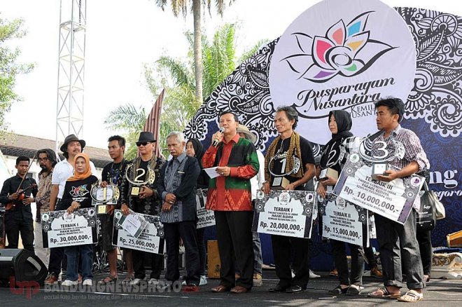 Official_BUTA's tweet photo. #KemilauNusantara2015 #SaungHieumCipamotet #Panjalu #Ciamis #JawaBarat #BudayaIndonesia #PesonaIndonesia #MahaKarya https://t.co/dVcQaP1ZQX