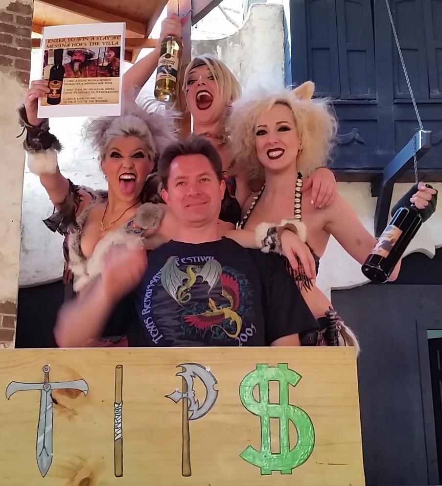 Michaelcx's tweet photo. #BarbarianBombshells! w #MessinaHOF for the #TexRenFest #SelfieContest #KingsRed #WhiteKnight #BadAssWomen! #Halo ♡ https://t.co/VQkXLDPxhY