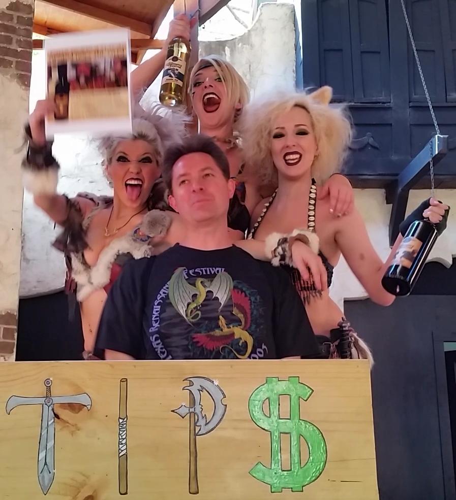 Michaelcx's tweet photo. #BarbarianBombshells! w #MessinaHOF for the #TexRenFest #SelfieContest #KingsRed #WhiteKnight #BadAssWomen! #Halo ♡ https://t.co/VQkXLDPxhY