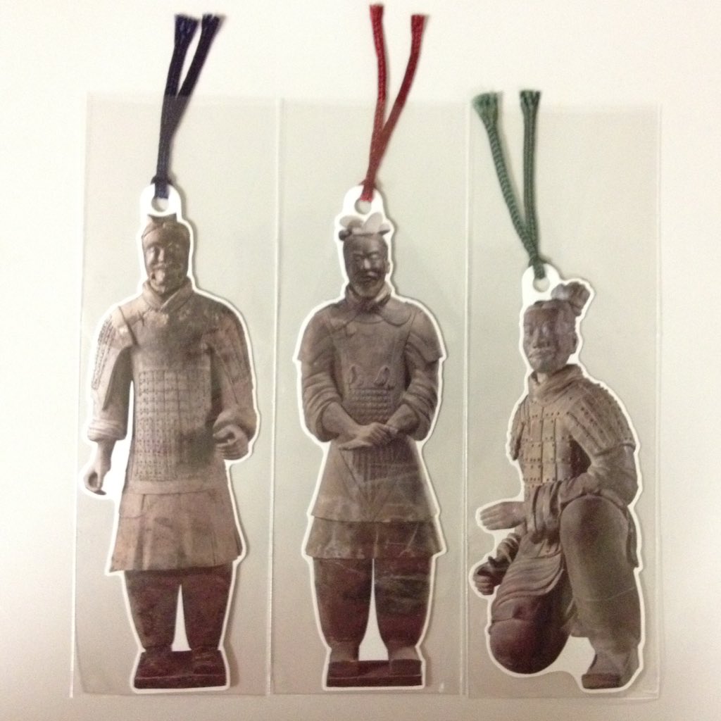 始皇帝と大兵馬俑展 グッズコーナーも見逃せません。兵馬俑フィギュア