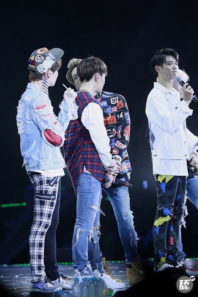 JongKeyPH's tweet photo. "bro pakisabi naman sa kanya sana kami na lang ulit"

"bro luto ka daw mamaya, chicken"

"bro"

"bro" https://t.co/HjhjpSBots