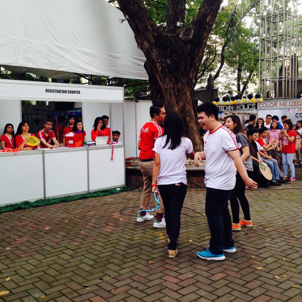 SanBedaJuniorMA's tweet photo. Look how our sophomores flaunt each faction's shoutouts!
#MERCADEO2015
#SBJMAReload
#SBJMArmy
#MARKET1NG https://t.co/9P2nAYnQJS
