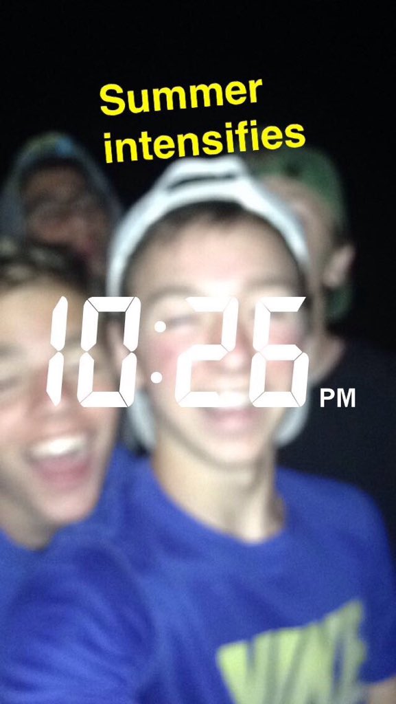 ReelNoah's tweet image. I&apos;d like to formally wish everyone a happy 10/26, 🍍 on! #BlurryNights #InanimateObjects