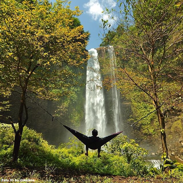 bookpanorama's tweet photo. Enak banget nyantai sambil liat pemandangan kaya gini, yuk ke Curug Sanghyang Taraje #Garut https://t.co/lqEnquYUCJ https://t.co/8ylf1cqW9X