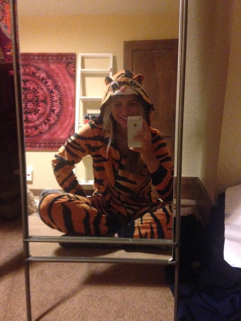 brit_karnowski's tweet photo. Fav if I should wear this Friday because Halloween https://t.co/3xcniGEGHL