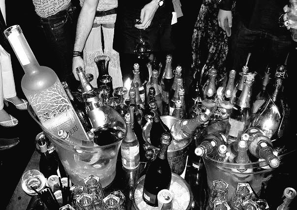 luxuryPHL's tweet photo. Bottles on bottles #PhillyVIP https://t.co/iu9B0tImDN