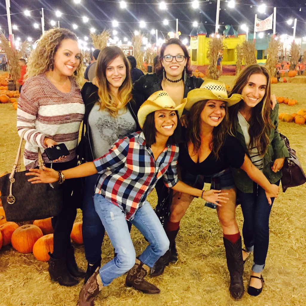 JennMelby's tweet photo. #PumpkinPatch posse. 🎃💀👢 #pumpkinpicking #pickingpumpkins #girlsnight #mondaynightmadness https://t.co/GnKkFJJluY https://t.co/ExGvyuOUQ9