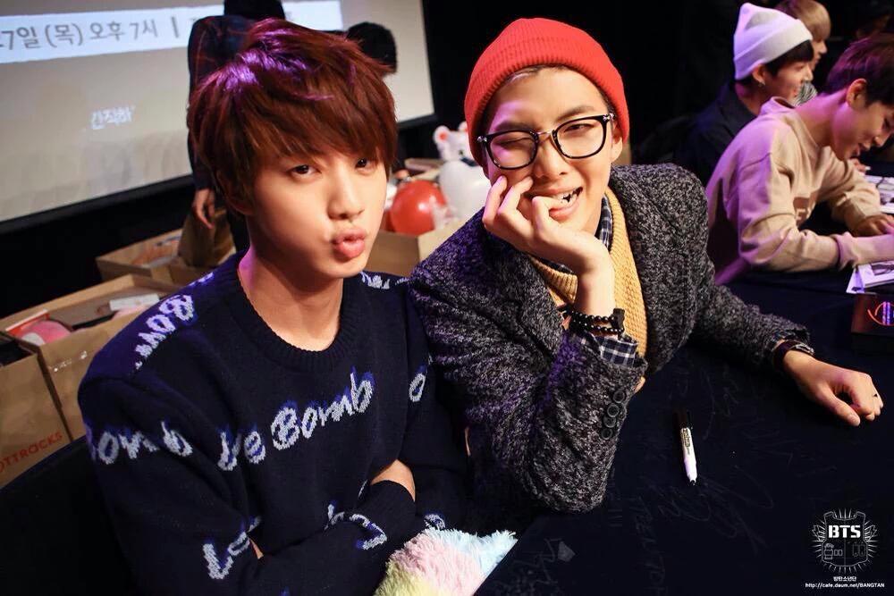 Symponya's tweet photo. Annyeong beautiful family~ Just your resident potato with bias Jin n dangerously distracting Rapmon ^^ #ARMYSelcaDay https://t.co/ohXaERwBTI