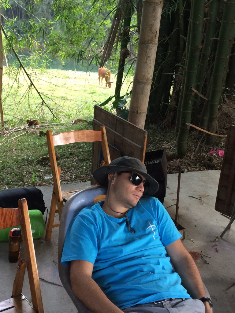 TheDeborahChu's tweet photo. Hard at work @mmruthai #G7www #SISrocks #zzzz #unplugged #Yangshuo #naturenaps https://t.co/pscUcGxSef
