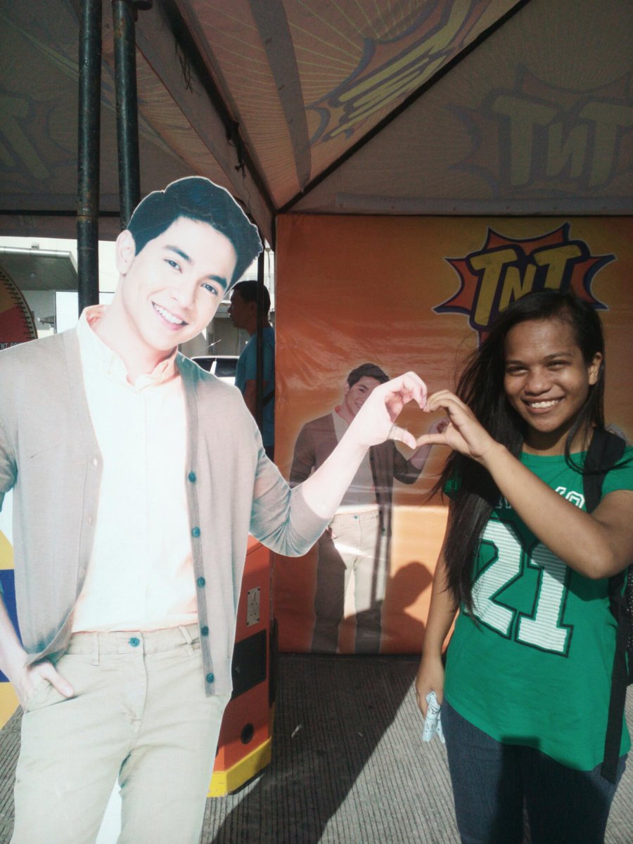 erickaxxvi's tweet photo. At convention a while ago ๐ omfggg @aldenrichards02 @mainedcm ๐๐ ilysm both #ALDUBPredictions #aldubfortalkntext https://t.co/0dTdQ64SKU