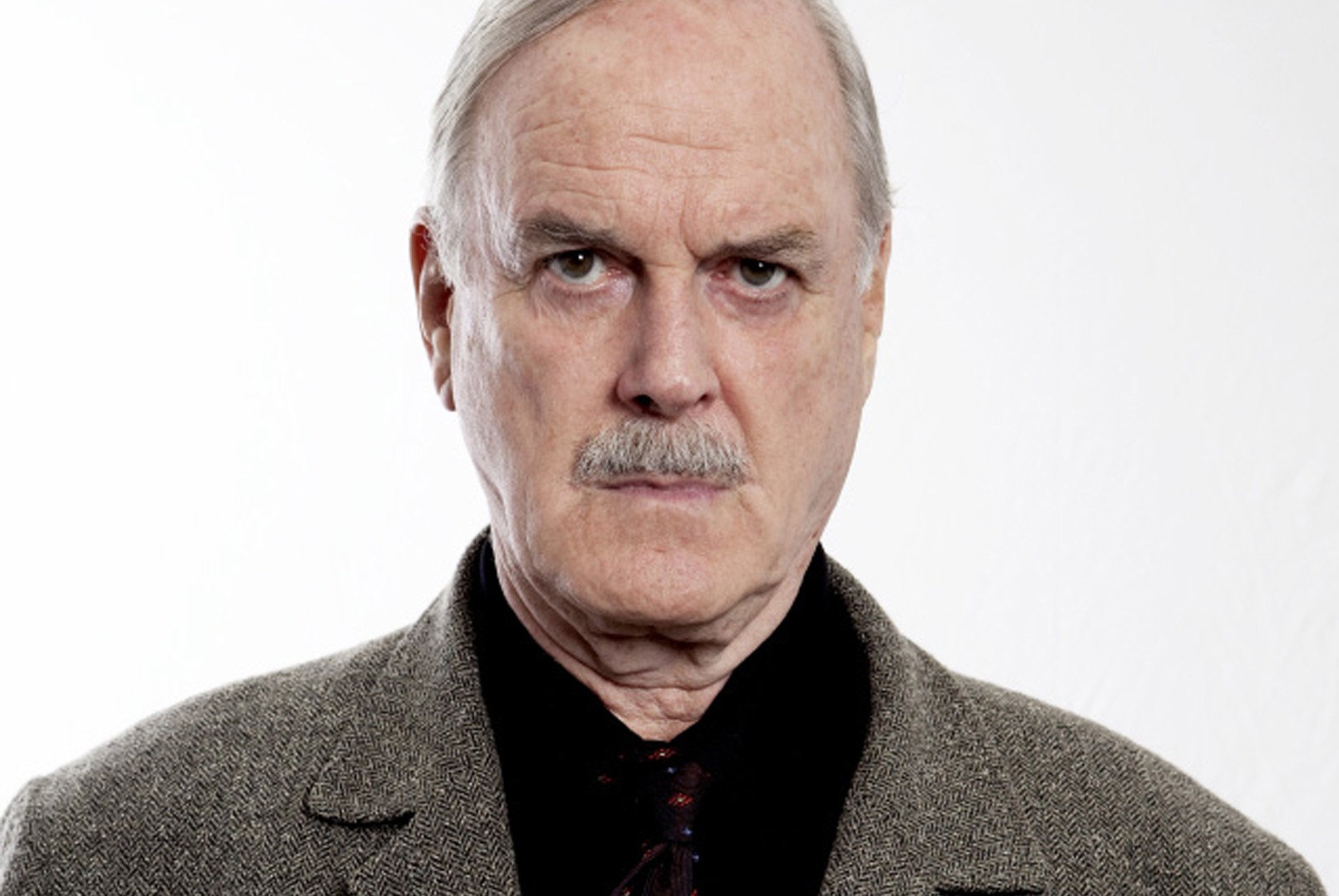 Felicitemos hoy al gran John Cleese, uno de los estupendos por sus 76 años
Happy birthday 